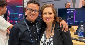 Diego Yhamá de DaVinci Resolve y Mabel Mompó, COO de IntekTV
