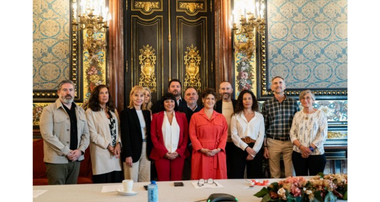 Representantes de la comisiones fílmicas junto con autoridades del Ministerio de Cultura porteño