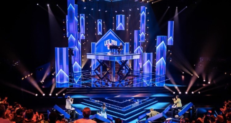 Lift you up takes VTM to great heights - English