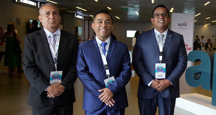 Wilson Valle, presidente junto a sus directivos de APTC