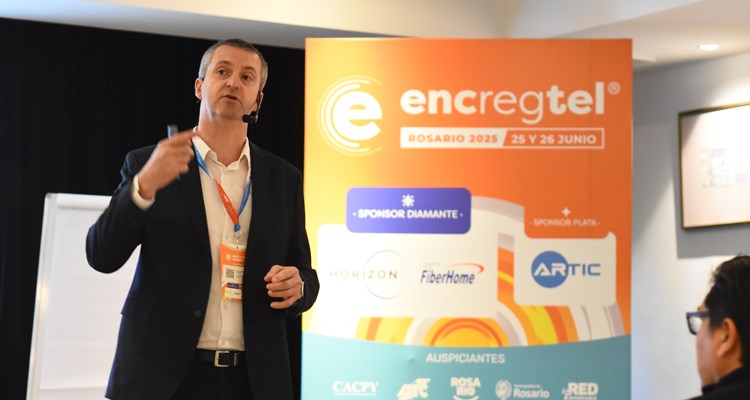 Raúl Fleman, del Comité de Operaciones de Fiber Broadband, dictó el taller sobre Redes Ópticas Fusionadas y Preconectorizadas