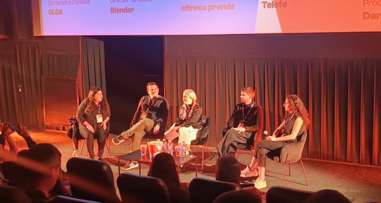 Marisel Robaldo (eltrece prende), Leandro Camino (Telefe), Catalina Rodríguez Villegas (Danone), Iván Liska (Blender), e Isabel Yumatle (Olga)