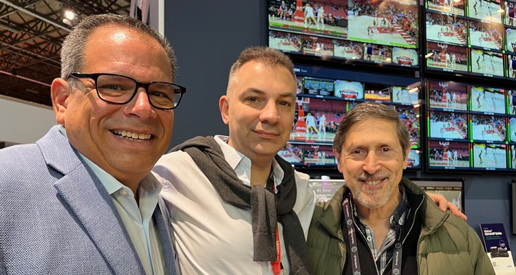 Alfredo Cabrera de EVS, Federico Mallaina de Viditec Argentina y Guillermo Niemetz de Telefé Paramount, Argentina en IBC 2025