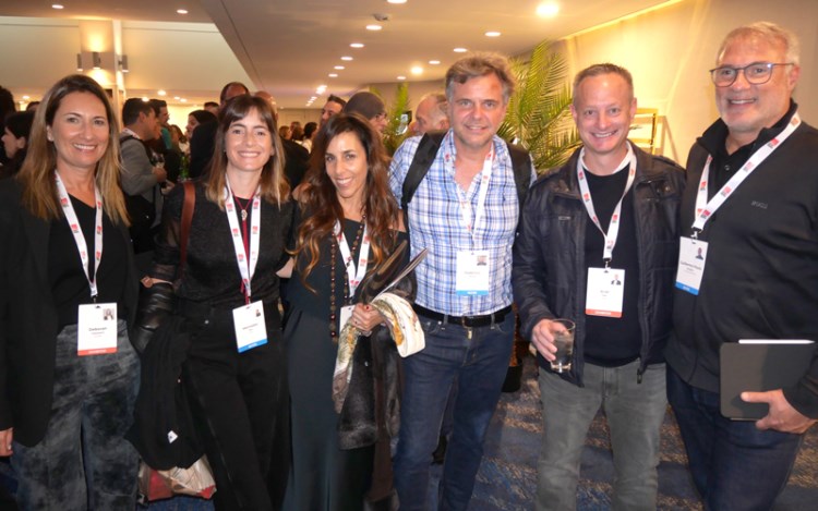 Buyers nuevos en la Welcome party: Debora Cosovschi, directora, Kocawa; Mercedes Feu, acquisition sr director, Telefe Argentina; Michelle Wasserman, senior VP LatAm, Banijay Rights; Federico Levrino, senior director content and programing, Ariel Katz, affiliate sales director, ambos de Telefe; Guillermo Pendino, general director of programming, Bandeirantes Brasil