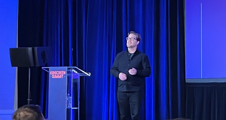 Ryan Scofield, Fractional CMO & Strategy Consultant, de Create Brand Momentum & KidSay.