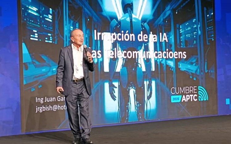 García Bish en su presentación