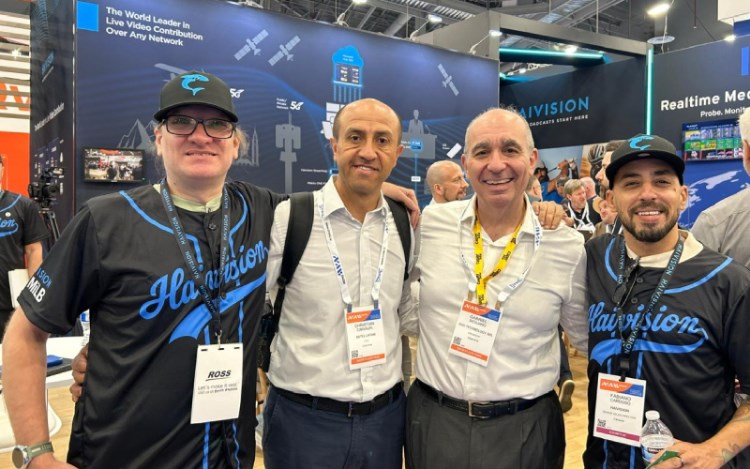 Fabio Cardoso e Italo Marinello de Haivision con Gabriel Siciliano de Dúo Argentina y Christian Carvajal de Adtel Latam