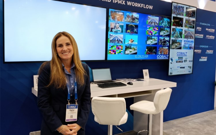 Suzana Brady en el stand de Cobalt en NAB 2026