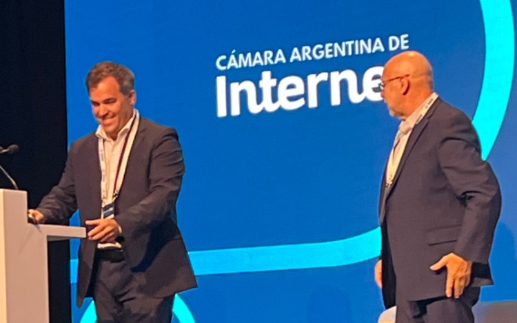 Juan Martín Ozores, Interventor del Enacom y Ariel Graizer, presidente de CABASE