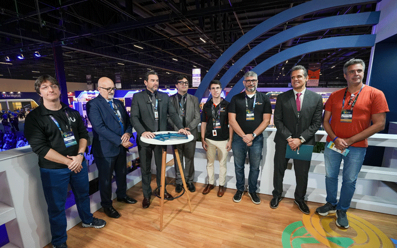 El presidente de Abrint, Breno Vale, junto a ejecutivos de Ruckus, Ubiquity, tecnicos de Abrint y represntantes de la Anatel brindaron una conferencia de prensa, destacando los resultados de las pruebas de WiFi, en la banda de los 6Ghz y la necesidad de su uso libre