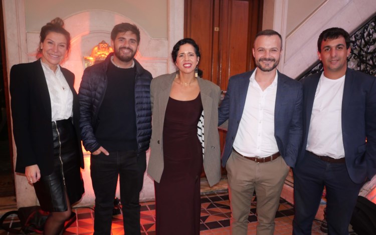 Silvina Dell’ Occhio, gerente regional de contenidos de Torneos, Gonzalo Beren, responsable de contenidos de MercadoPlay, con RX France: María Pérez Beliere, Manuel de Sousa y Rodrigo Cantisano