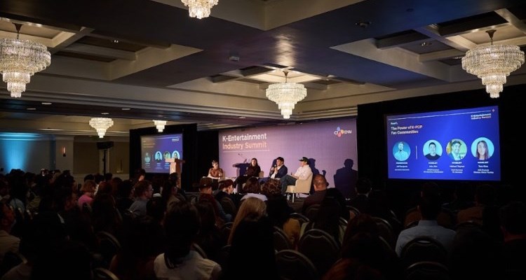 Ejecutivos de Disney, HYBE America, CJ ENM, Webtoon y AEG analizaron en Los Ángeles cómo las propiedades intelectuales coreanas están redefiniendo la producción, el fandom y las estrategias de distribución internacional.