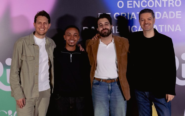 Dennis Papirowski, Diretor Global de Entretenimiento y Noticias en TikTok;Jean Paulo, creador de contenido; BarbarussaProfesor y creador de contenido en el canal digital Operação Barbarussa; y Eduardo Lorenzi, Director General de Operaciones de TikTok para a América Latina