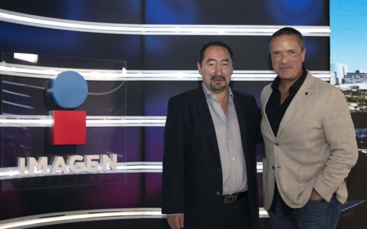 Cruz junto a Paco Zea, titular del noticiero matutino de Imagen