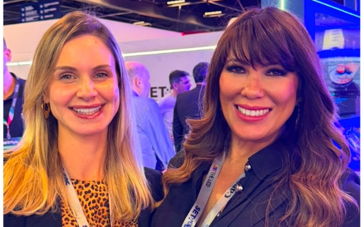 Paloma Santicci de Accedo y Yassue Inoki de Abotts
