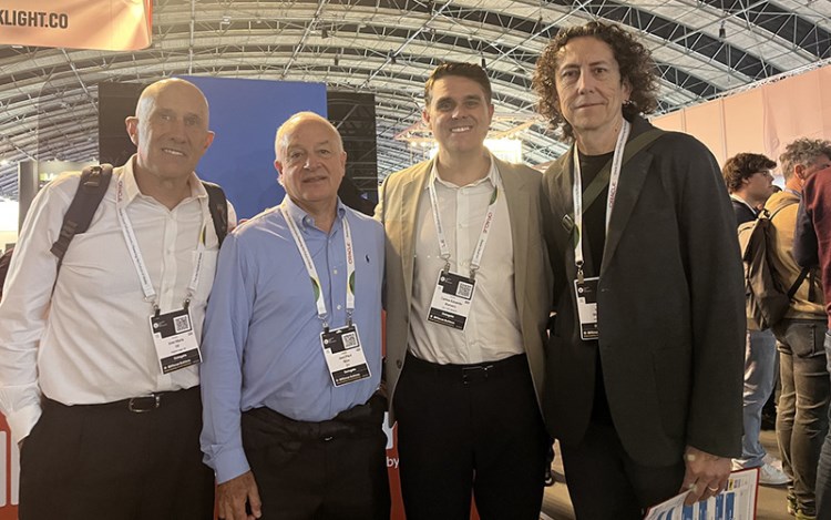 Izzi de México con José María Gil, Jean Paul Broc, Kadu e Israel Madiedo