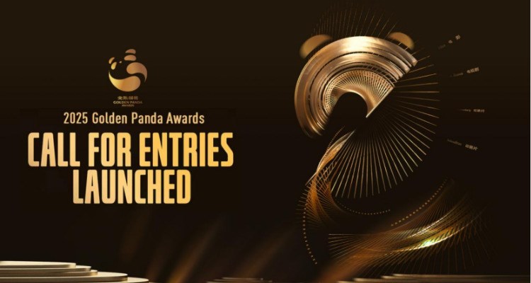 Schermafbeelding van de Golden Panda Casino lobby met speelautomaten en navigatiemenu